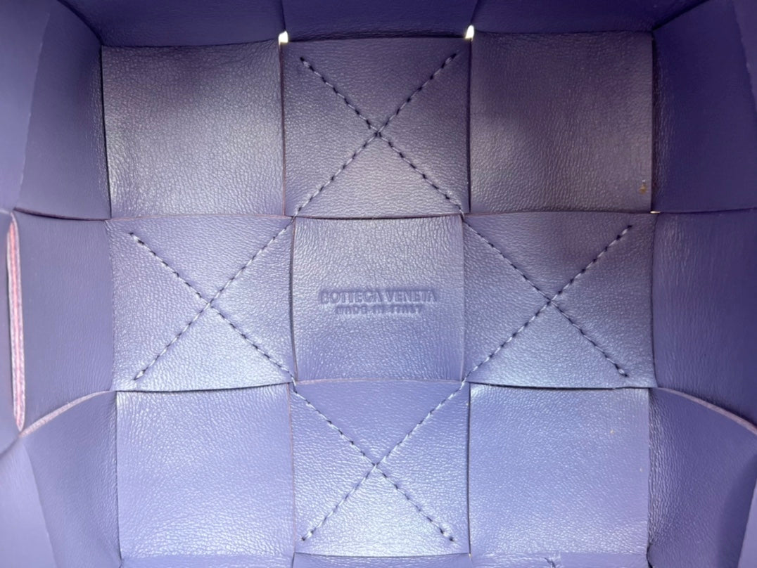 KLEINER KASSETTEN-BUCKET 18 ZOLL ULTRA VIOLETT KALBSLEDER