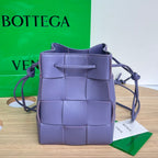 KLEINER KASSETTEN-BUCKET 18 ZOLL ULTRA VIOLETT KALBSLEDER