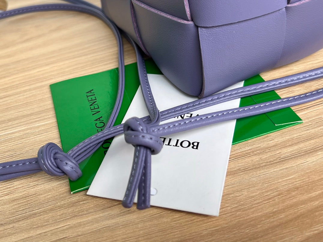 KLEINER KASSETTEN-BUCKET 18 ZOLL ULTRA VIOLETT KALBSLEDER