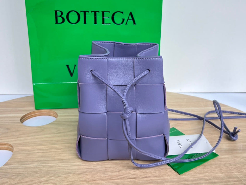 KLEINER KASSETTEN-BUCKET 18 ZOLL ULTRA VIOLETT KALBSLEDER