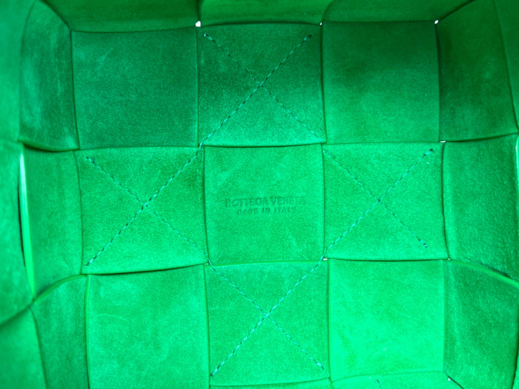 KLEINER KASSETTEN-EIMTER 18 ZOLL WEISS UND GRÜN GEFUTTER, KALBSLEDER