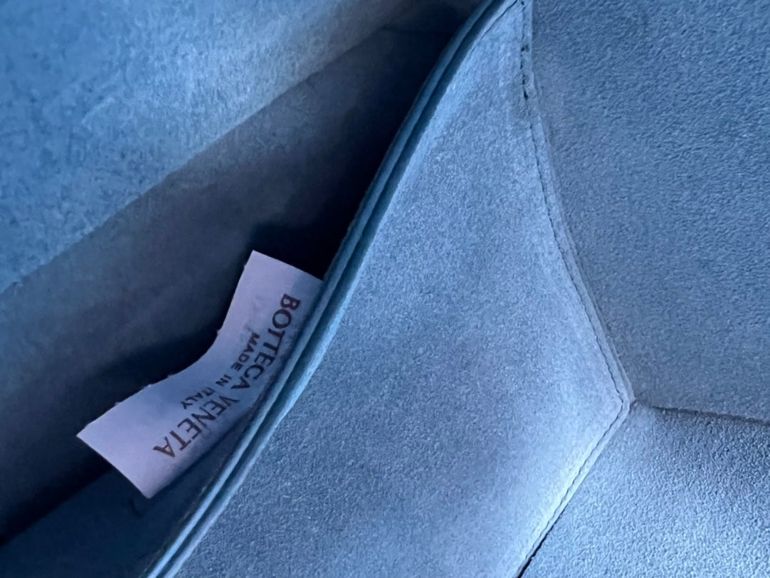 ARCO TOTE 36 IN ÄGÄISCHBLAUEM KALBSLEDER