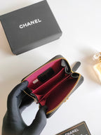 CC BOY ZIP MÜNZGELDBÖRSE 11,5 SCHWARZES GENARBINETTES KALBSLEDER GOLD ICON