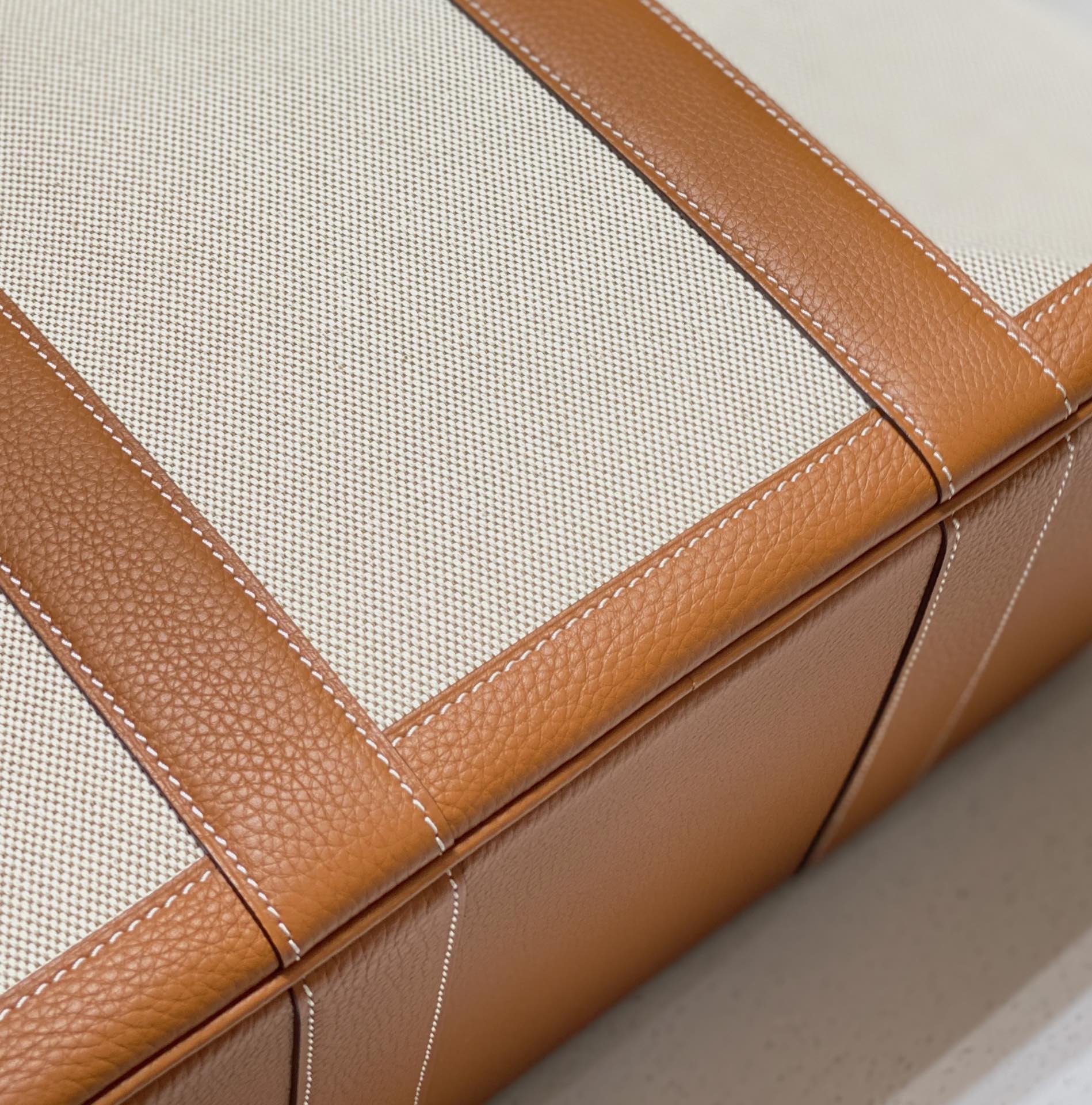 GARDEN PARTY 36CM IN WHITE TOILETS COTTON CANVAS AND BROWN CALFSKIN