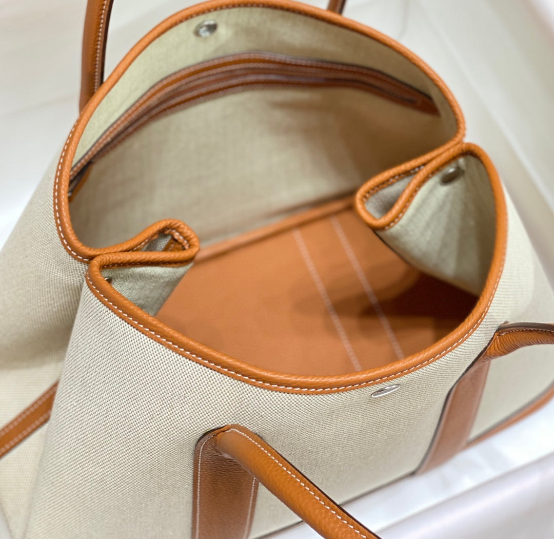 GARDEN PARTY 36CM IN WHITE TOILETS COTTON CANVAS AND BROWN CALFSKIN