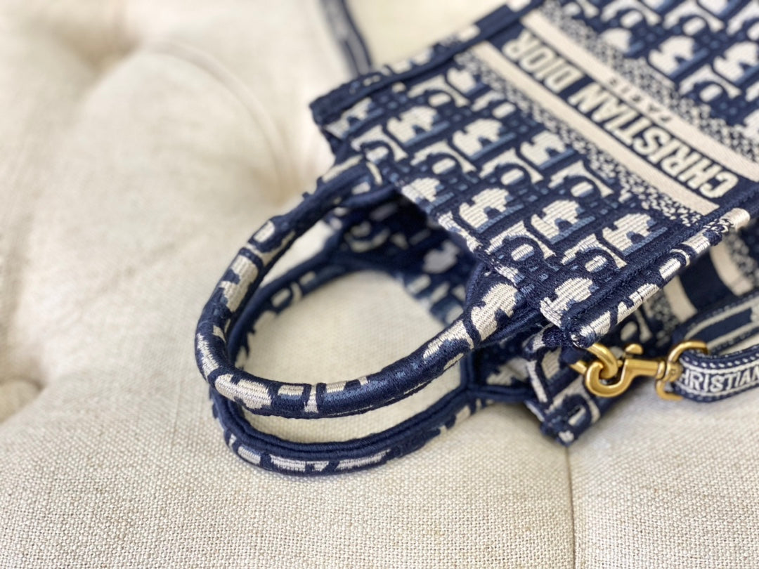 LADY 18 TASCHE IN BLAUEM OBLIQUE-JACQUARD