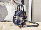 LADY 18 TASCHE IN BLAUEM OBLIQUE-JACQUARD