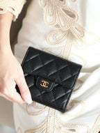 Kartenetui mit Klappe, 11,5 cm, schwarzes genarbtes Kalbsleder, Gold Icon