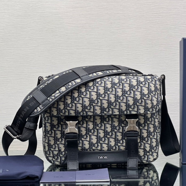 MITTELGROSSE 31-TASCHE MIT TRAGERIEMEN IN BEIGE UND SCHWARZ OBLIQUE-JACQUARD UND KALBSLEDER