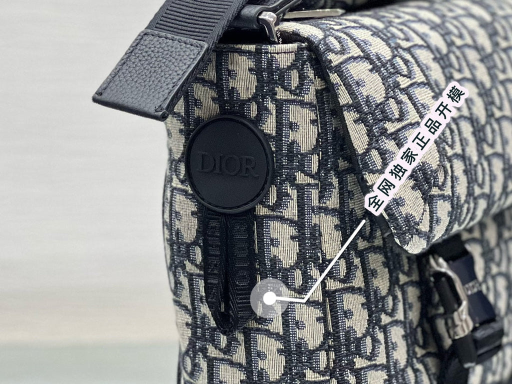 MITTELGROSSE 31-TASCHE MIT TRAGERIEMEN IN BEIGE UND SCHWARZ OBLIQUE-JACQUARD UND KALBSLEDER