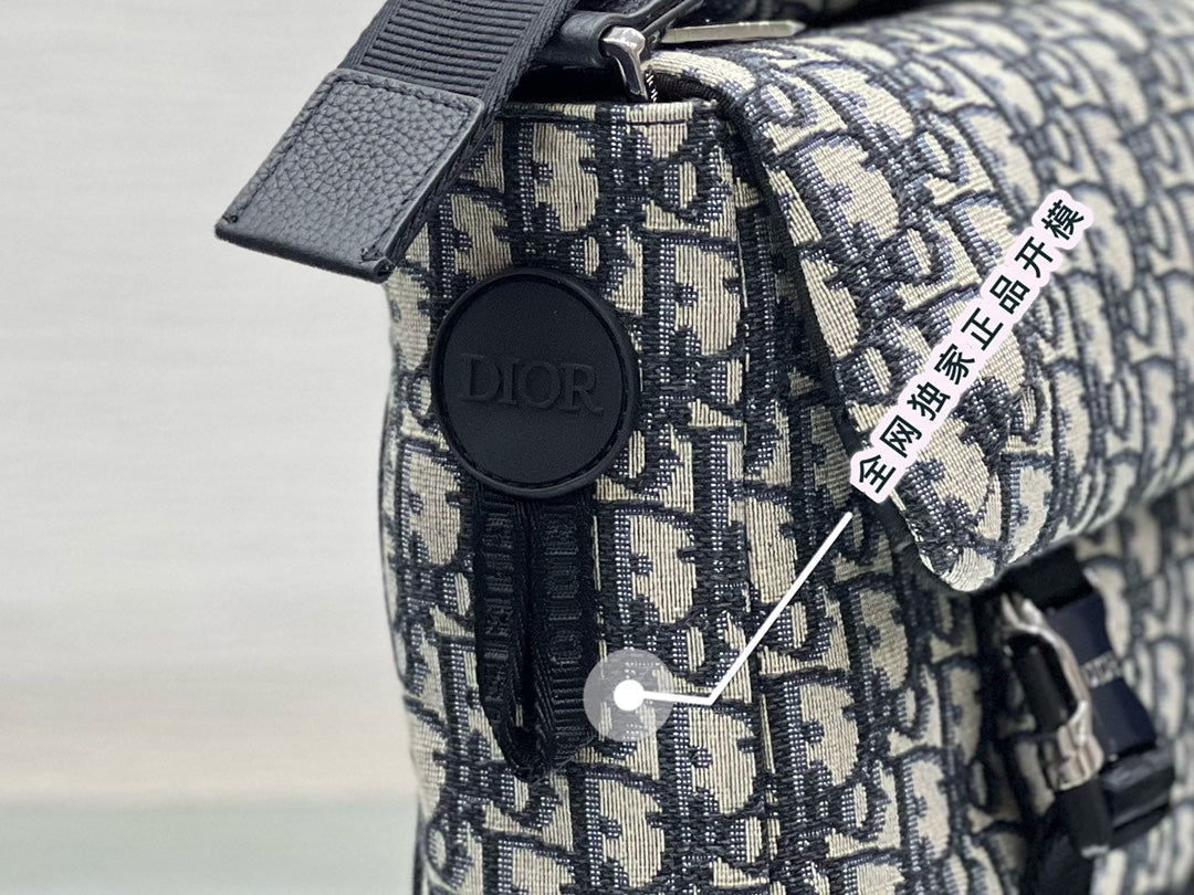 MITTELGROSSE 31-TASCHE MIT TRAGERIEMEN IN BEIGE UND SCHWARZ OBLIQUE-JACQUARD UND KALBSLEDER