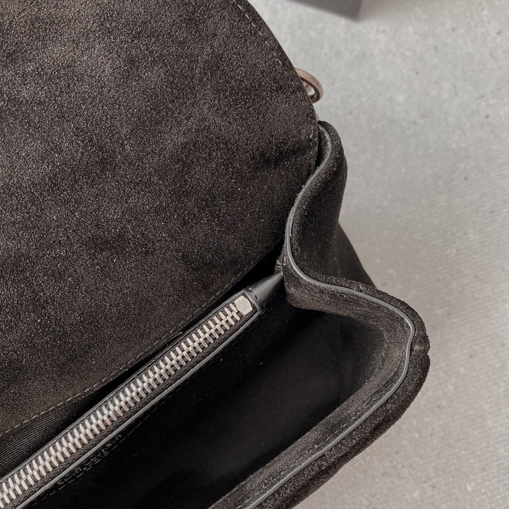 COLLEGE TASSEL 24 IN SCHWARZEM WILDLEDER SILBERNE BESCHLÄGE