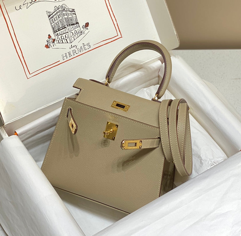 KELLY MINI 20 TASCHE AUS TAN-BRAUNEM KALBSLEDER MIT GOLDENEN BESCHLÄGEN (AUF BESTELLUNG GEFERTIGT)