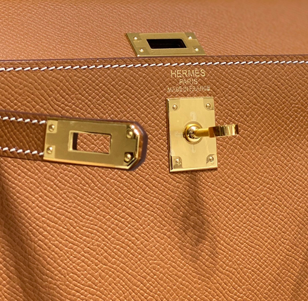 KELLY MINI 20 TASCHE AUS BRONZEBRAUNEM KALBSLEDER MIT GOLDENEN BESCHLÄGEN (AUF BESTELLUNG GEFERTIGT)