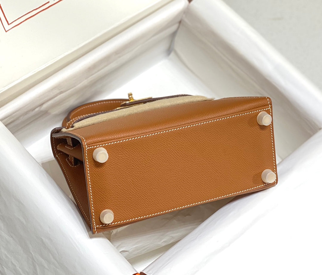 KELLY MINI 20 TASCHE AUS BRONZEBRAUNEM KALBSLEDER MIT GOLDENEN BESCHLÄGEN (AUF BESTELLUNG GEFERTIGT)