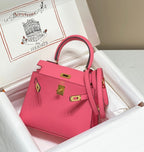 KELLY MINI 20 TASCHE IN WASSERMELONEN-ROSA KALBSLEDER MIT GOLDENEN BESCHLÄGEN (AUF BESTELLUNG GEFERTIGT)