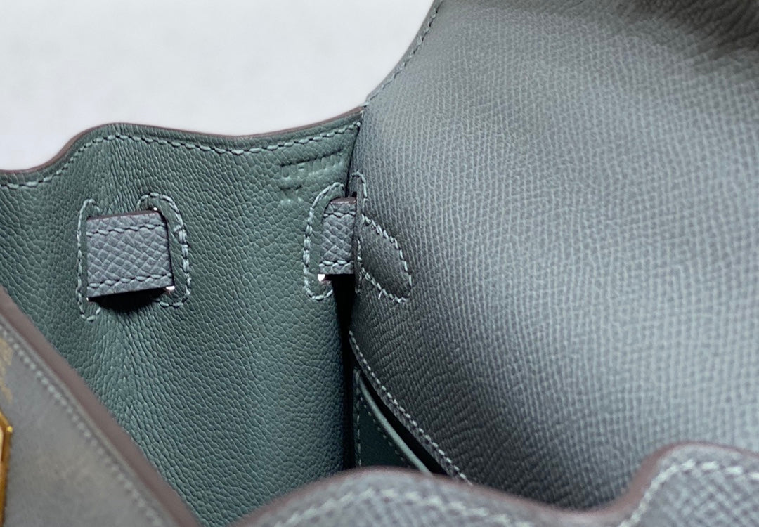 KELLY MINI 20 TASCHE AUS HAIGRAUEM KALBSLEDER MIT GOLDENEN BESCHLÄGEN (AUF BESTELLUNG GEFERTIGT)