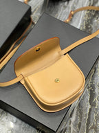 KAIA KLEINE 18 HANDTASCHE IN GELB-CREME-KALBSLACK