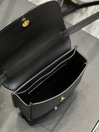 KAIA KLEINE 18 HANDTASCHE AUS SCHWARZEM KALBSLEDER