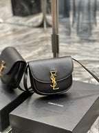 KAIA KLEINE 18 HANDTASCHE AUS SCHWARZEM KALBSLEDER