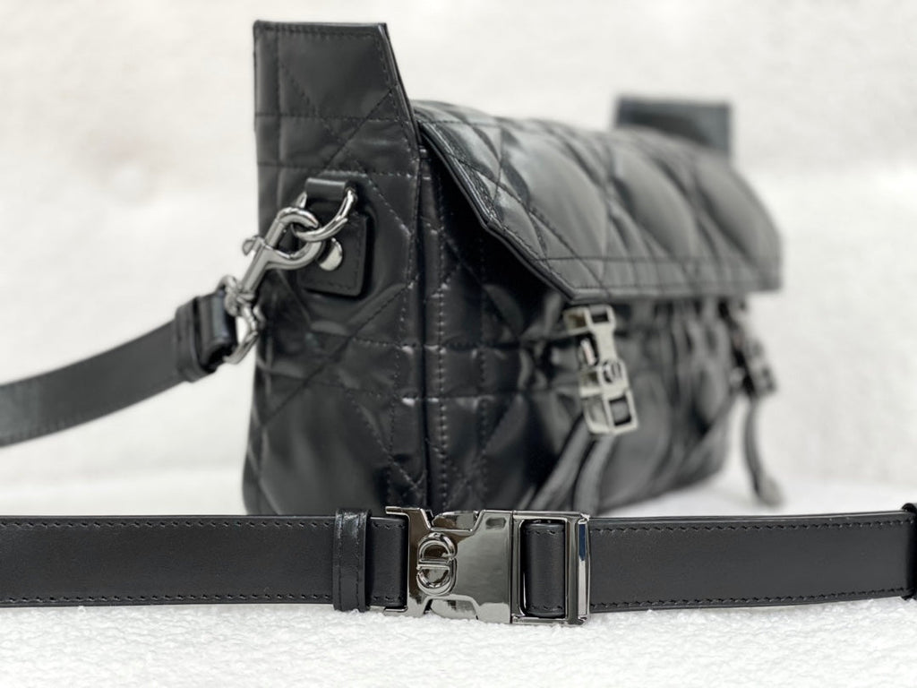 KLEINE DIORCAMP-TASCHE 23 IN SCHWARZEM KALBSLEDER