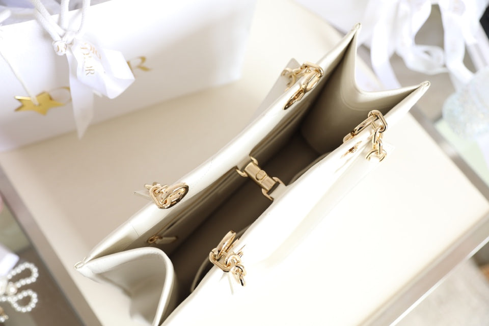 Große Tragetasche/Buchtasche 36 aus weißem Kalbsleder