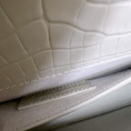 SUNSET MEDIUM 22 IN WEISSES KROKODILMUSTER-KALBLEDER GOLDENE BESCHLÄGE