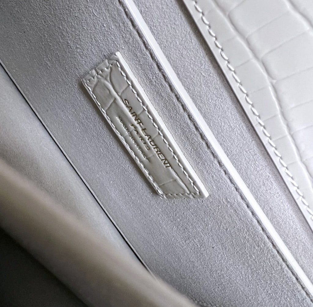 SUNSET MEDIUM 22 IN WEISSES KROKODILMUSTER-KALBLEDER GOLDENE BESCHLÄGE