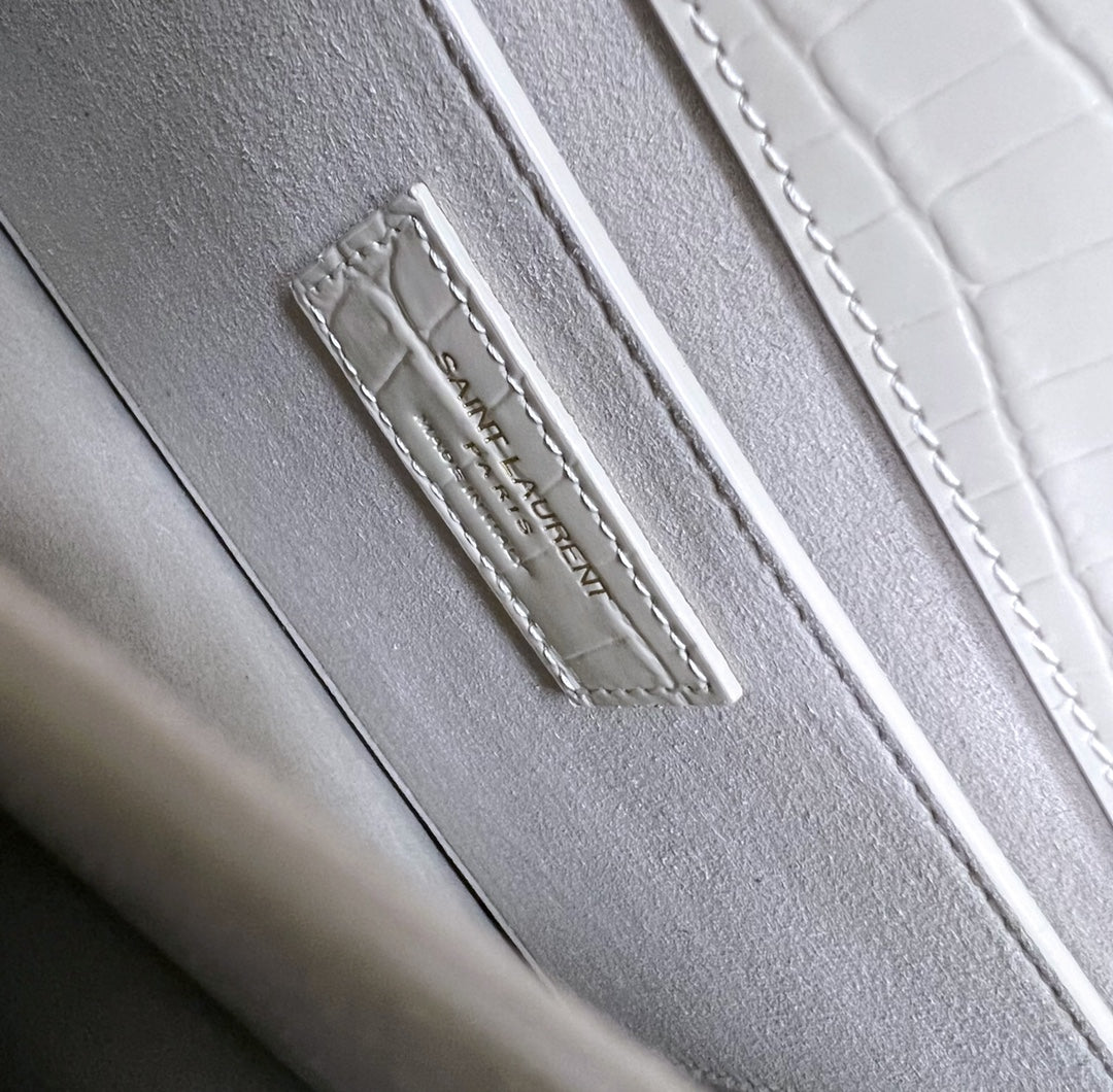 SUNSET MEDIUM 22 IN WEISSES KROKODILMUSTER-KALBLEDER GOLDENE BESCHLÄGE