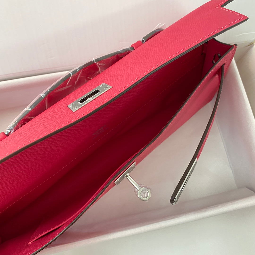 KELLY CUT 31 IN KIRSCHROTEM KALBSLEDER MIT SILBERNEN BESCHLÄGEN