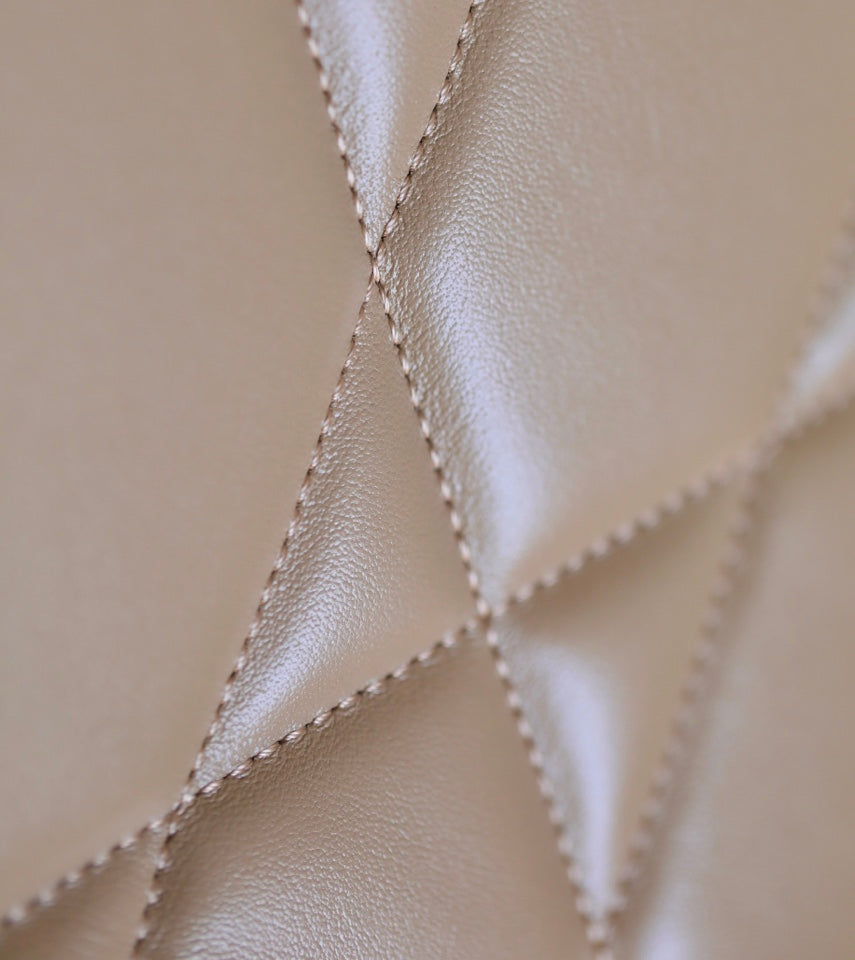 Große Tragetasche, Buchgröße 36, aus beigefarbenem Kalbsleder