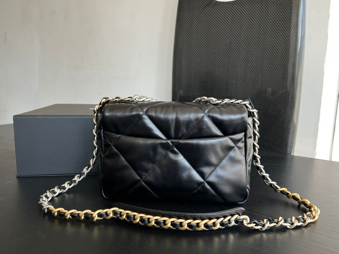 19 Klapptasche 30 Schwarze Ziegenleder Ruthenium Beschläge 