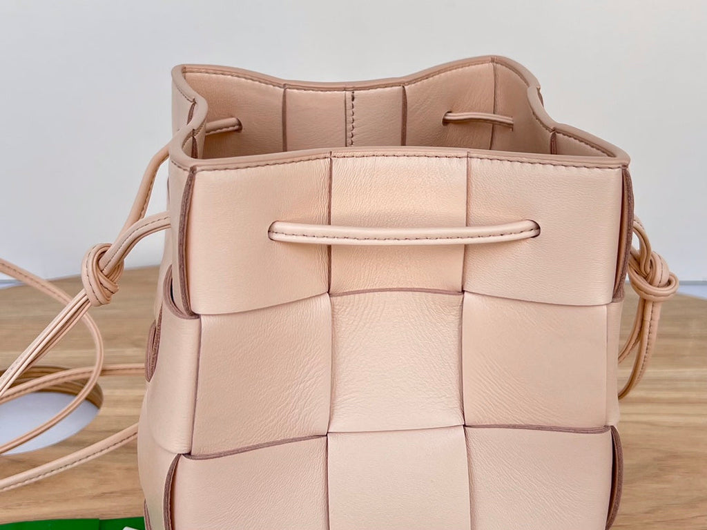 KLEINER KASSETTEN-BUCKET 18 ZOLL HELLROSA KALBSLEDER