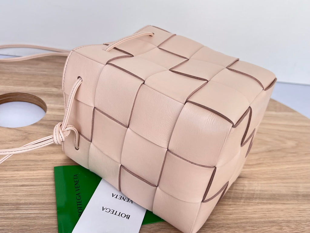 KLEINER KASSETTEN-BUCKET 18 ZOLL HELLROSA KALBSLEDER