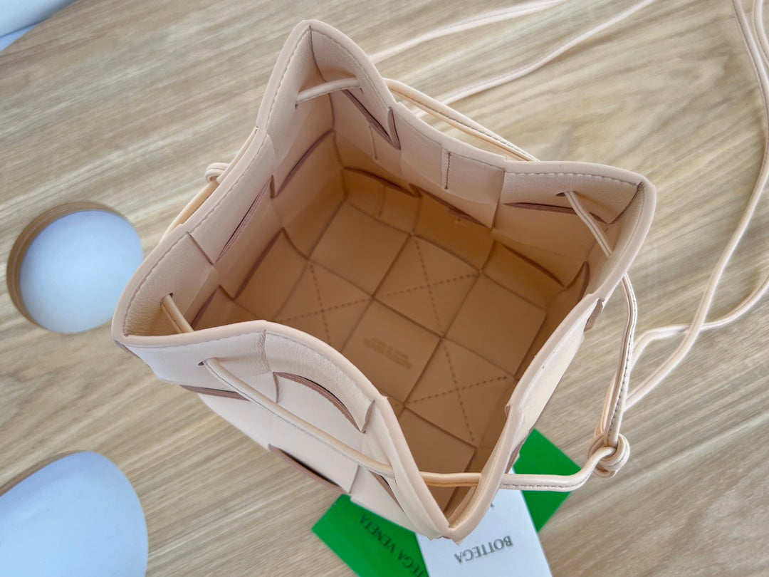 KLEINER KASSETTEN-BUCKET 18 ZOLL HELLROSA KALBSLEDER