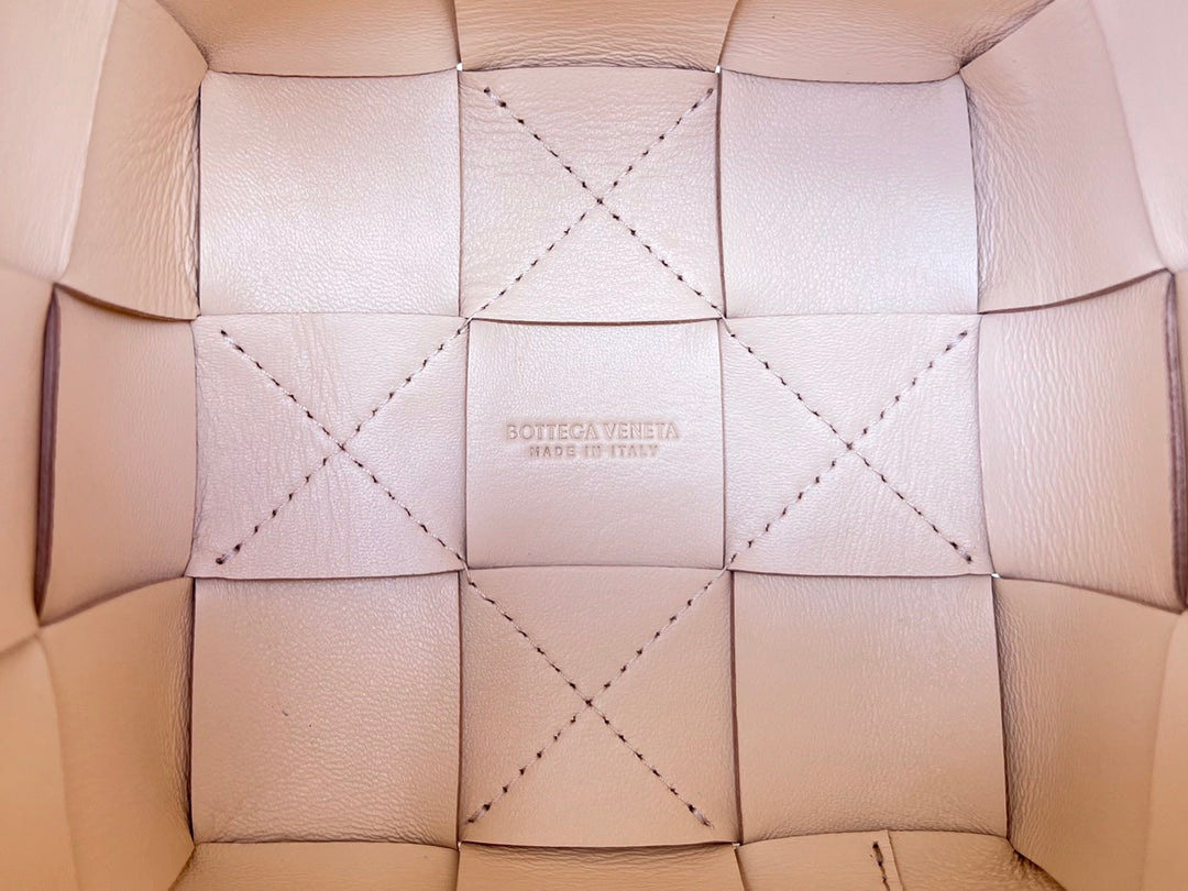 KLEINER KASSETTEN-BUCKET 18 ZOLL HELLROSA KALBSLEDER