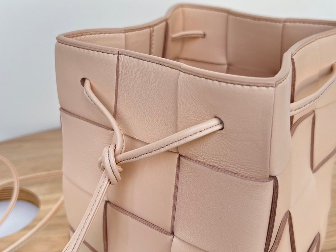 KLEINER KASSETTEN-BUCKET 18 ZOLL HELLROSA KALBSLEDER