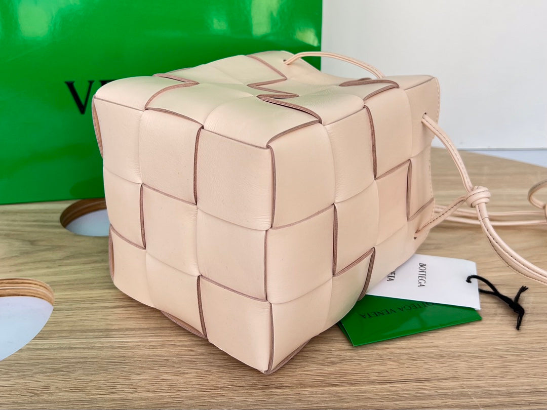 KLEINER KASSETTEN-BUCKET 18 ZOLL HELLROSA KALBSLEDER