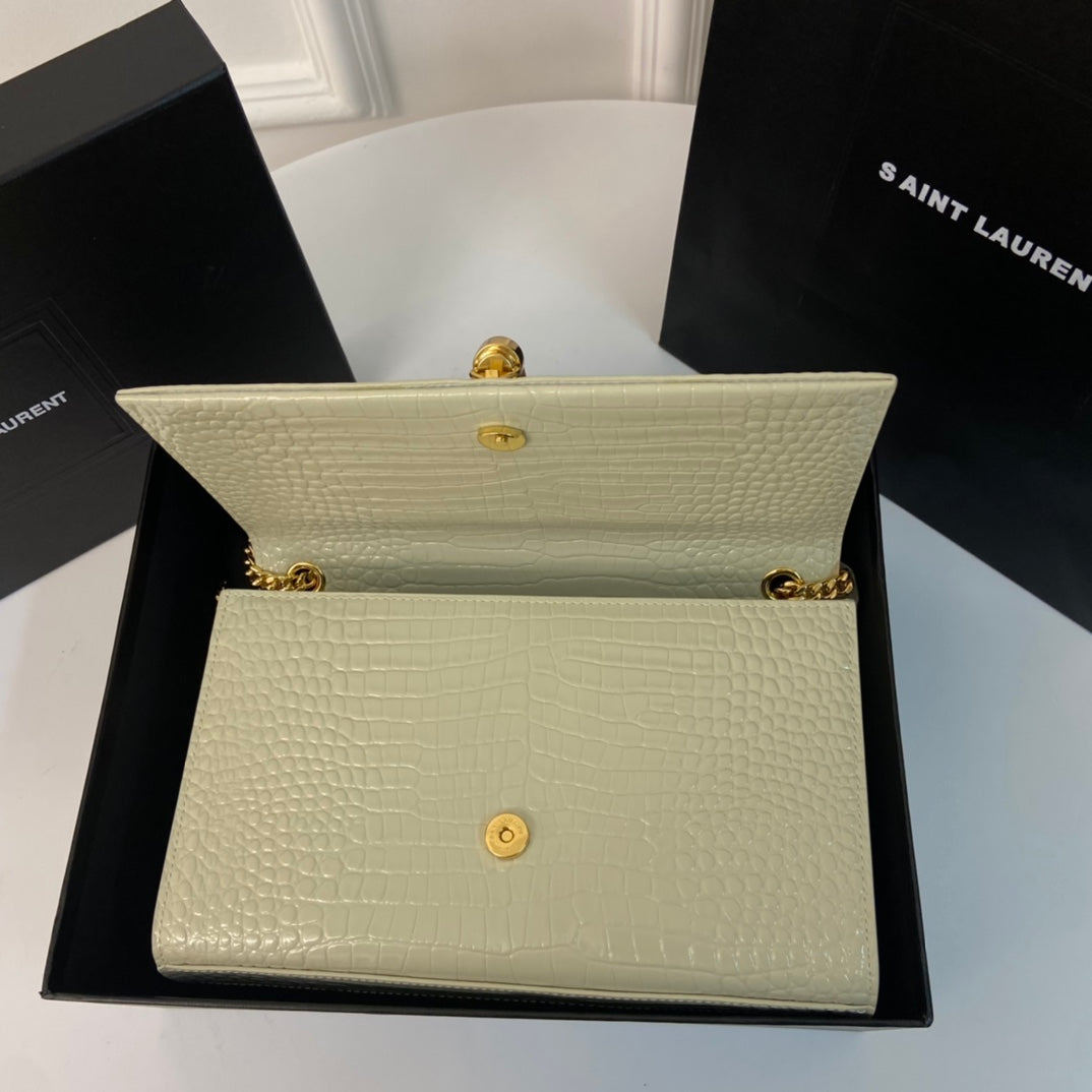 KATE TASSEL 24 KROKODILMUSTER KALBSLEDER WEISS MIT GOLDENEM LOGO