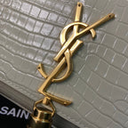 KATE TASSEL 24 KROKODILMUSTER KALBSLEDER WEISS MIT GOLDENEM LOGO