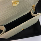 KATE TASSEL 24 KROKODILMUSTER KALBSLEDER WEISS MIT GOLDENEM LOGO