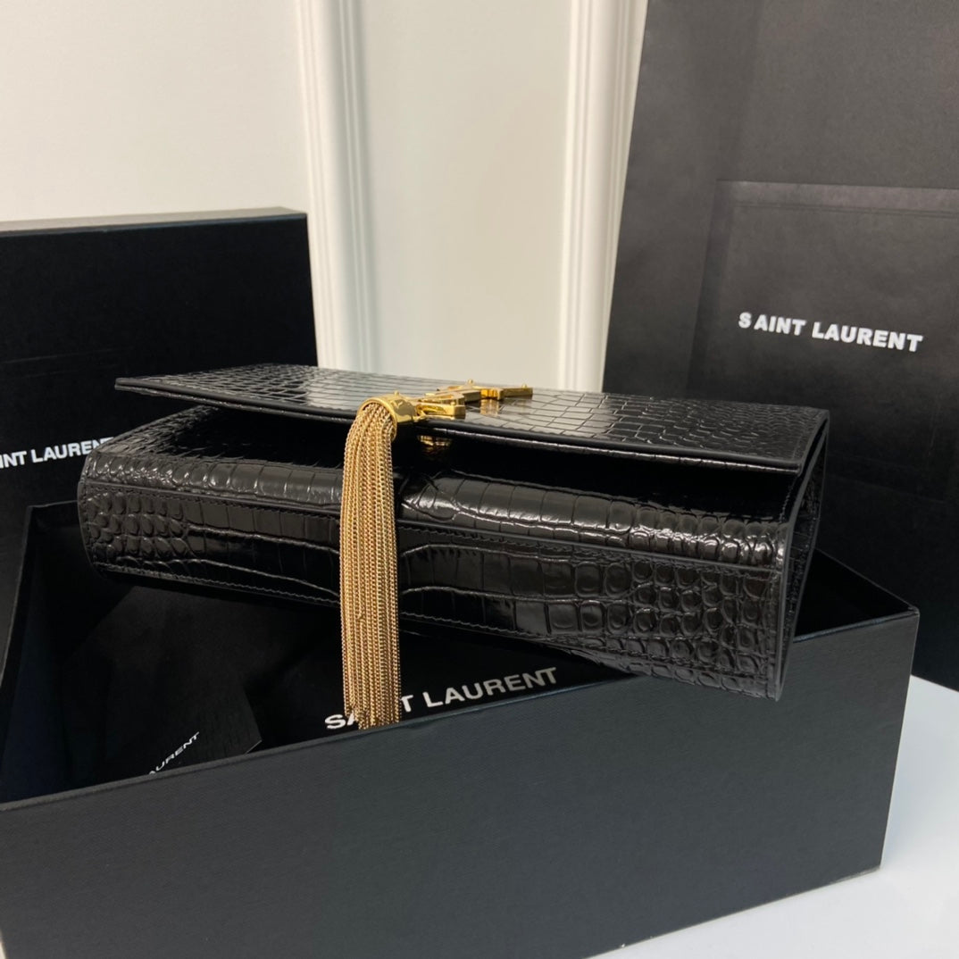 KATE TASSEL 24 KROKODILMUSTER KALBSLEDER SCHWARZ MIT GOLDENEM LOGO