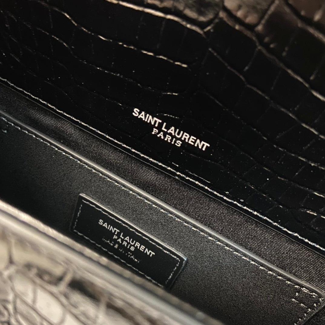 KATE TASSEL 24 KROKODILMUSTER-KALBLEDER SCHWARZ MIT SILBERNEN LOGO