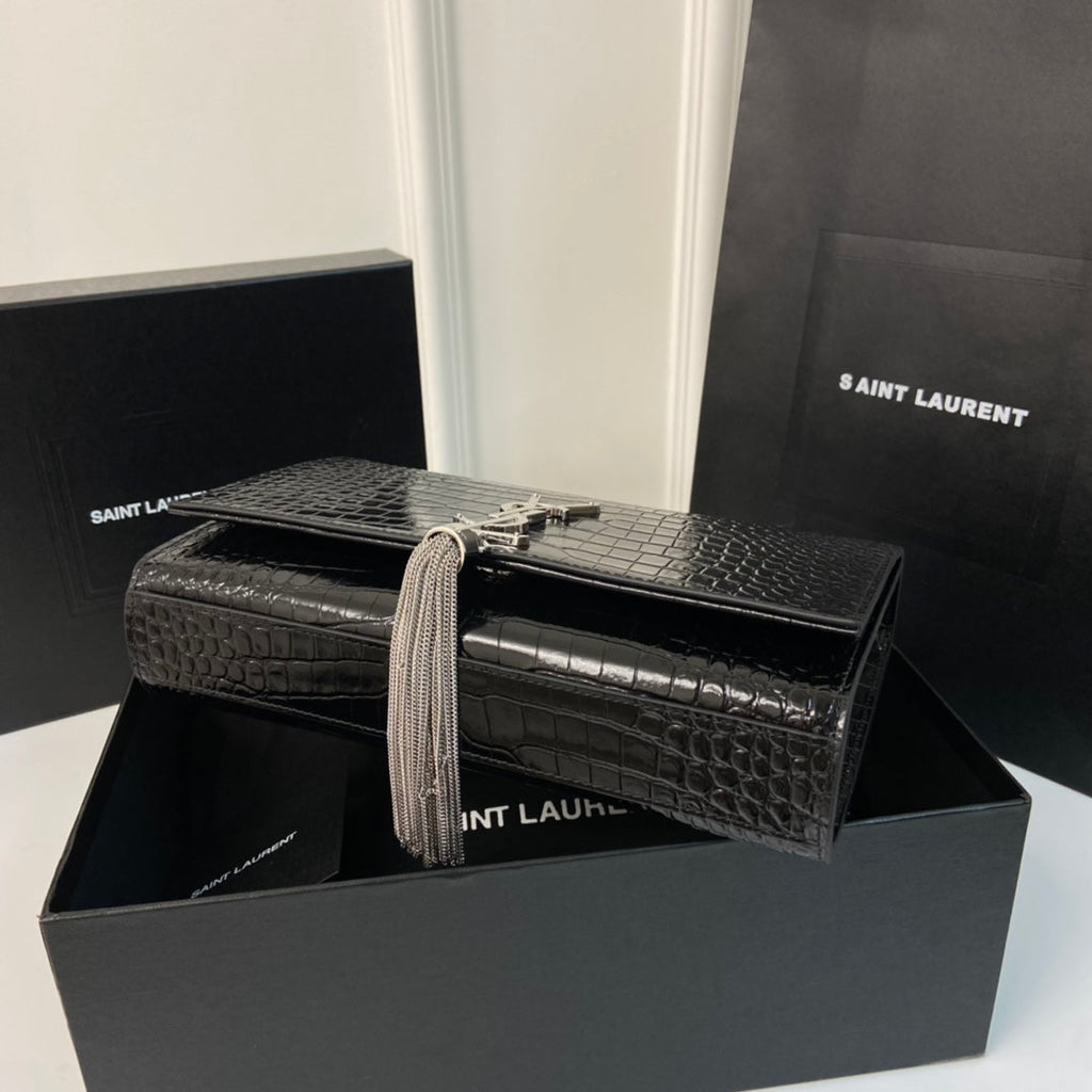 KATE TASSEL 24 KROKODILMUSTER-KALBLEDER SCHWARZ MIT SILBERNEN LOGO