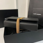 KATE TASSEL 24 SCHWARZES KALBSLEDER MIT GOLDENEM LOGO