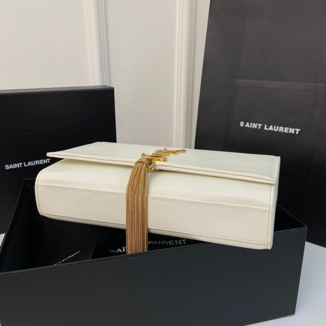 KATE TASSEL 24 WEISSES KALBSLEDER MIT GOLDENEM LOGO