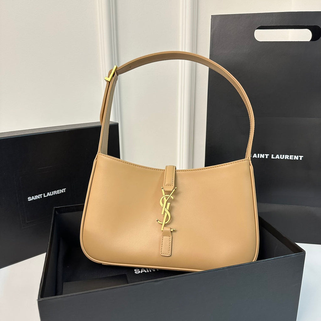 LE 5 À 7 BAG 24 YELLOW CREAM CALFSHEIN