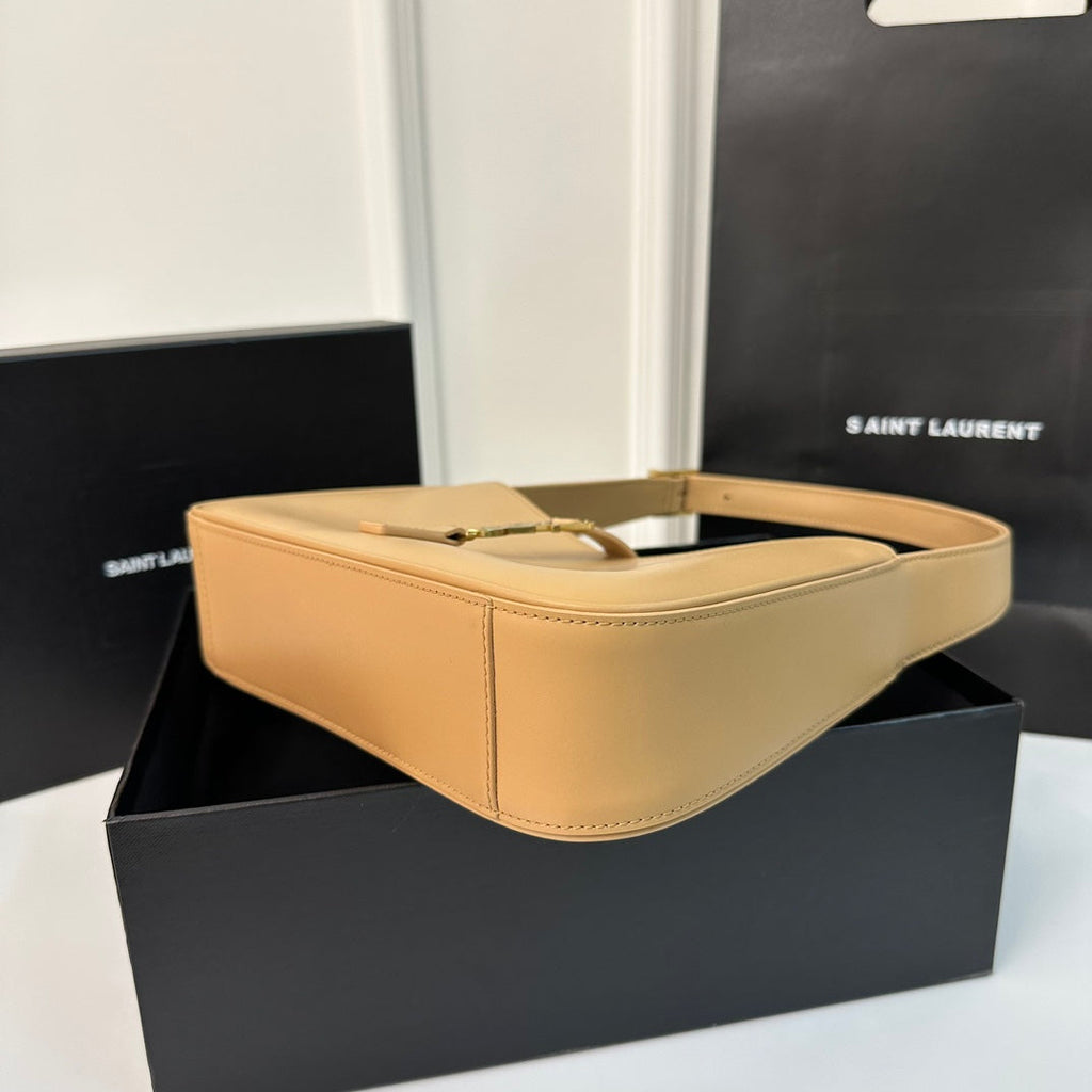 LE 5 À 7 BAG 24 YELLOW CREAM CALFSHEIN