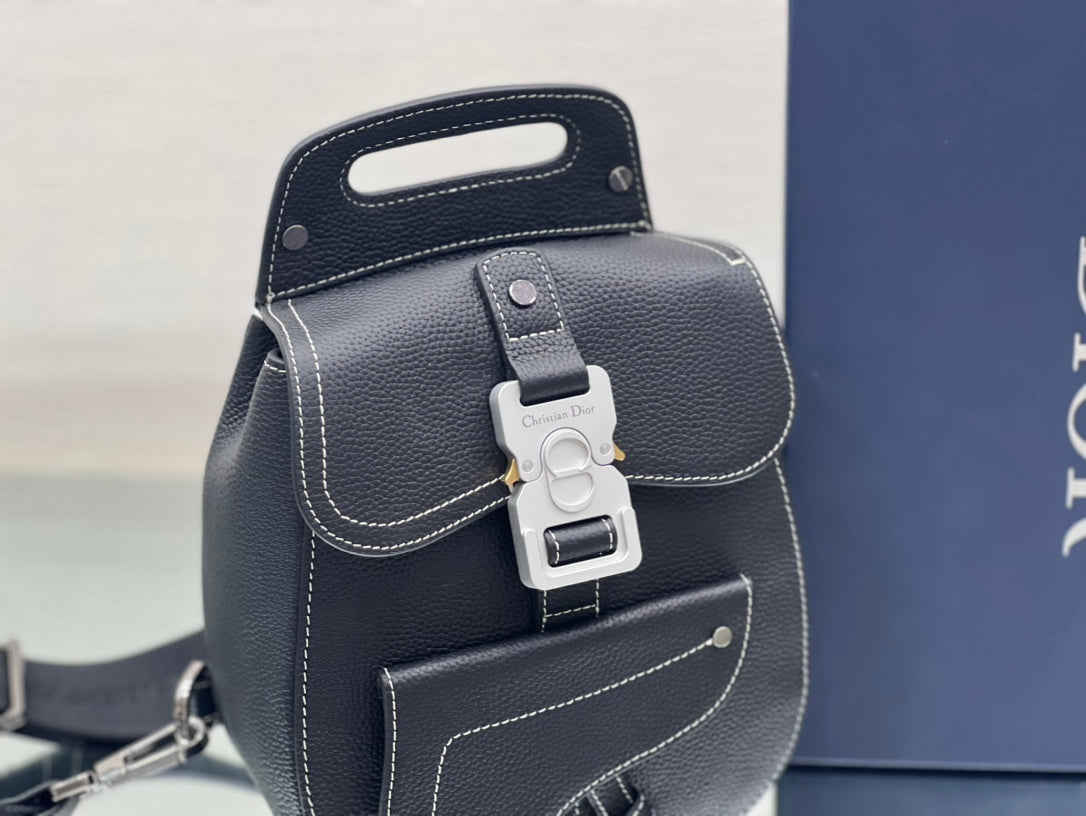 GALLOP SLING BAG 27 IN SCHWARZEM KALBSLEDER