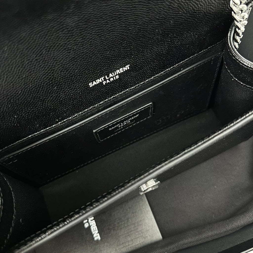 KATE 20 SMALL IN SCHWARZEM KALBSLEDER MIT SILBERNEN LOGO